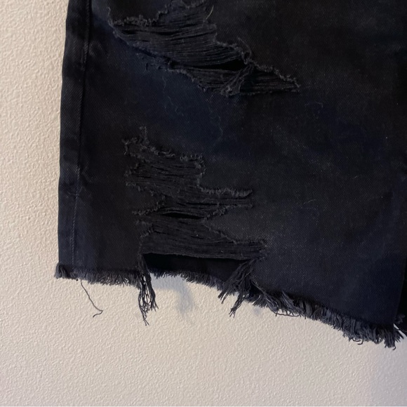 American Eagle Outfitters Cross Front Mom Short Black Denim Distress NWT 2021-8 - Picture 5 of 11